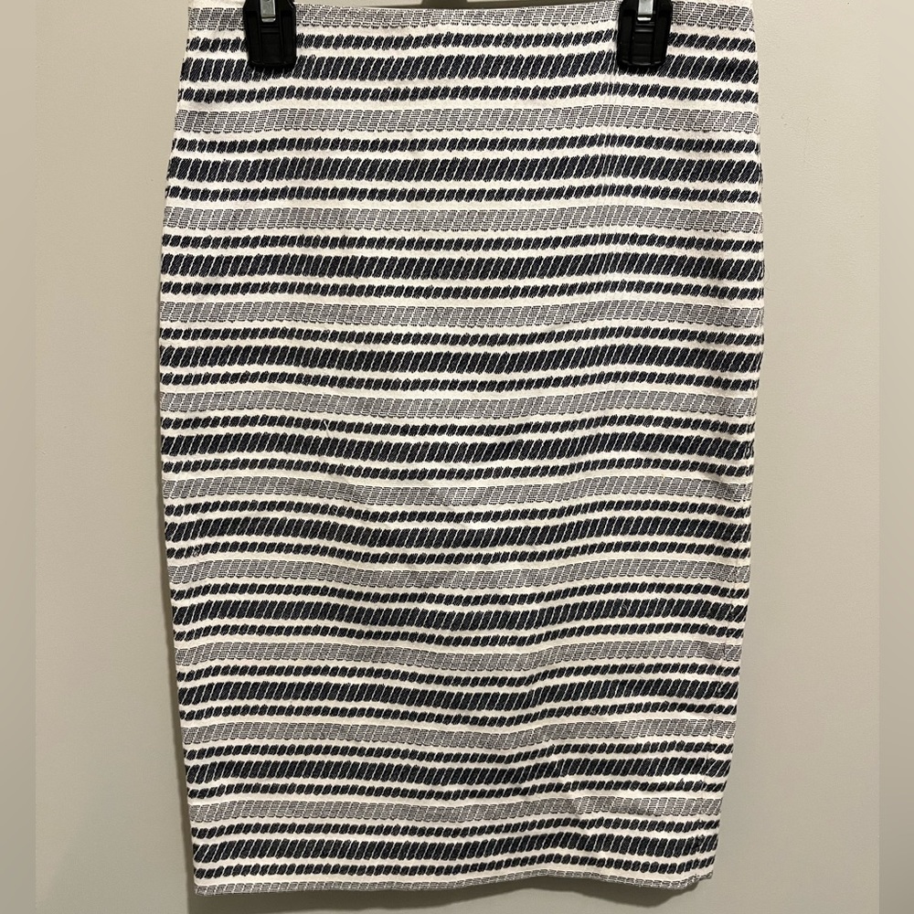Black and White Stripe Printed Pencil Skirt